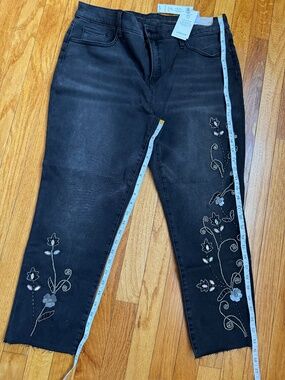 Chico’s Vintage Black Embellished Floral Embroidered Jeans